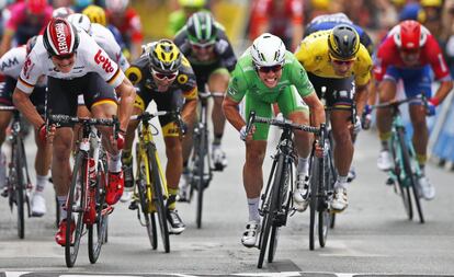 Cavendish (d) y Greipel en la llegada de Angers.