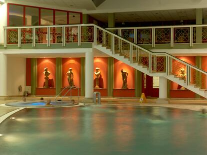 Piscina del balneario Aquaforum, en la ciudad de Franzensbad, en Bohemia occidental (República Checa).