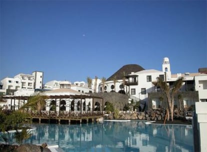 El hotel Meliá Volcán, en Yaiza (Lanzarote), cuya licencia ha sido anulada por el Tribunal Superior de Canarias.