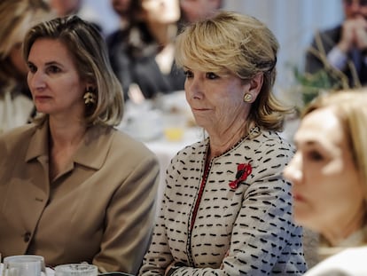 En el centro, Esperanza Aguirre, expresidenta de la Comunidad de Madrid, durante un acto de Feijóo, el pasado 4 de mayo.