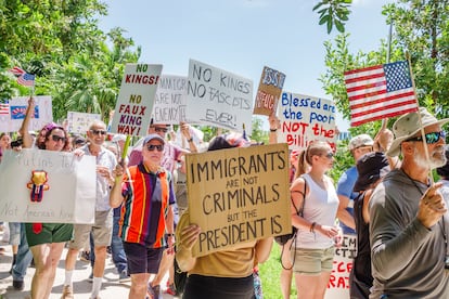 Protesta ‘No Kings’ contra Trump en Miami, Florida el 14 de junio.
