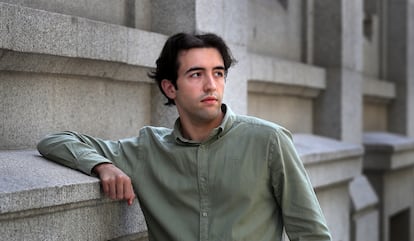 Álvaro Cabello, estudiante del doble grado de Derecho y Estudios Internacionales, en el centro de Madrid. 