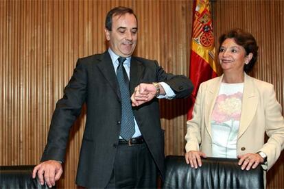 Alonso junto a Carmen Hermosín, presidenta de la Comisión de Interior, en el Congreso.