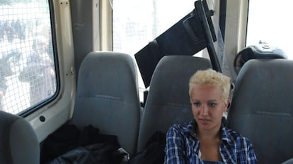 Amina Tyler, el domingo en el furgón en el que la policia la trasladó a comisaría.
