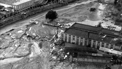 Fàbriques de Rubí inundades per la riuada de 1962. / Arxiu Roset