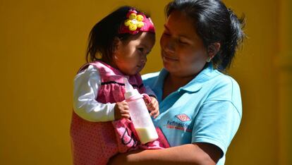 Una afectada por el chagas en Bolivia, con su hija sana.