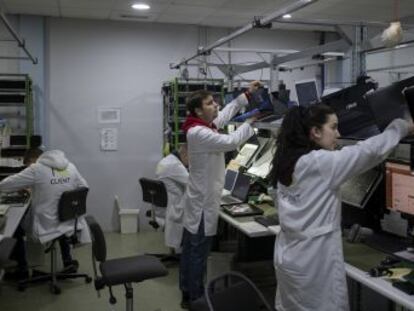 Una tienda de informática de un pueblo de Sevilla se convierte en 15 años en una de las mayores redes de servicio técnico de reparaciones