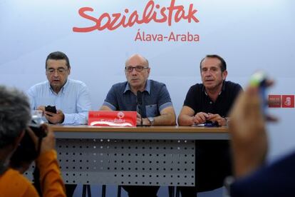 Representantes de la plataforma de apoyo a Pérez Tapias en Álava.