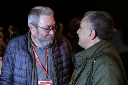 El secretario general de UGT, Cándido Méndez, conversa con el líder de UGT en Cataluña y candidato a sucederle, Josep María Álvarez
