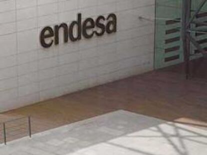 Enel y Acciona sopesan vender activos propios para financiar la opa a Endesa