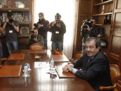 Los candidatos de Foro y PP a la Presidencia de Asturias, Francisco &Aacute;lvarez-Cascos y Mercedes Fern&aacute;ndez, reunidos hoy en Oviedo.