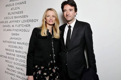 Delphine Arnault, ideóloga de los premios, y su hermano Antoine en el cóctel de presentación de los semifinalistas del LVMH Prize.