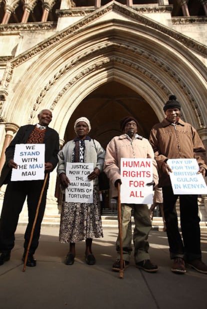 Wambugu Wa Nyingi, Jane Muthoni, Paulo Nzili y Ndiku Mutua, el jueves en el tribunal de Londres que lleva el caso.