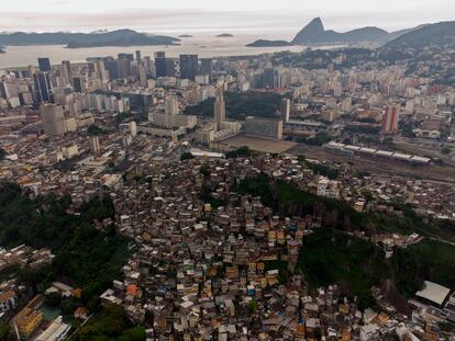 Vista panorámica de la Región Portuaria de Río de Janeiro, ciudad que alberga numerosas favelas.