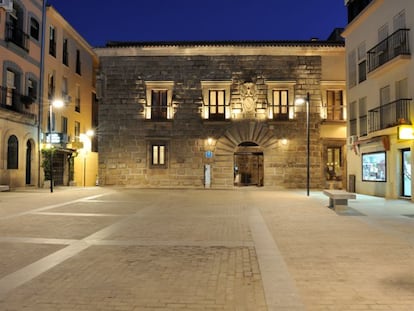 Fachada del hotel Palacio Carvajal-Girón.