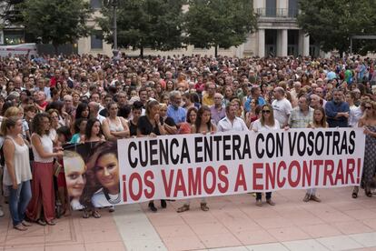 La concentración en Cuenca convocada por los familiares de las jóvenes este miércoles pasado.