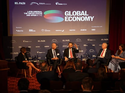 Álvaro Lario (centro), en la mesa redonda 'Desafíos y Claves para una Seguridad Global Sostenible e Inclusiva: Perspectivas Globales' del foro 'Latinoamérica, España y EE UU en la economía global', esta semana en Nueva York.