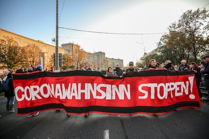 Protesta en Leipzig del movimiento Querdenken, que se opone a las medidas de contención del coronavirus, el 7 de noviembre.
