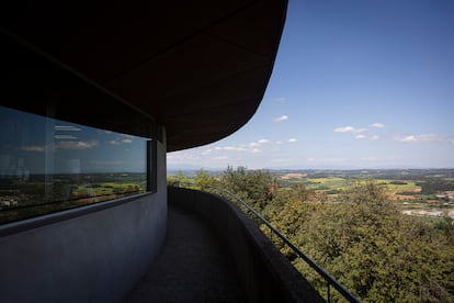 La cristalera del restaurante Fontané vista desde fuera.