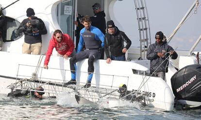 Michael Phelps, en un barco antes de nadar con un tibur&oacute;n blanco en Ciudad del Cabo (Sud&aacute;frica). 