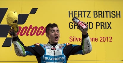 Viñales celebra el triunfo en Moto3 que le coloca líder del Mundial