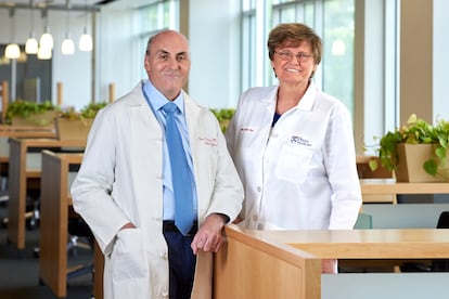 Penn Medicine scientists Katalin Karikó and Drew Weissman, who won the 2023 Nobel Prize in Physiology or Medicine for discoveries enabling the development of mRNA Covid-19 vaccines.