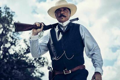 Carlos Bardem

El género del western ha vuelto este año a la pequeña pantalla en The Son, sobre el negocio petrolero en la Texas de principios del siglo XX. Acompañando al exagente 007 Pierce Brosnan se encuentra Carlos Bardem, que da vida al patriarca de una de las últimas familias españolas con poder en el territorio.