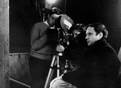 Pere Portabella (right) in 1968 during the shooting of Nocturn 29.