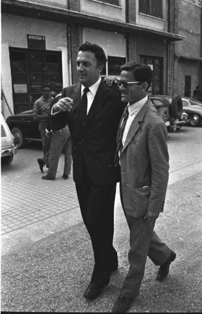 El cineasta, con el también director, poeta y escritor Pier Paolo Pasolini, en 1961.