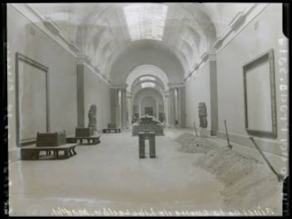 Galería central del Museo del Prado, vacía en 1939, tras el traslado de las obras a Ginebra (Suiza), Valencia y Barcelona.