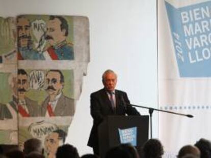 La delegación de más de 60 escritores y artistas peruanos la encabeza el Premio Nobel de Literatura de 2010, Mario Vargas Llosa, e incluirá a lo más selecto de las letras peruanas del momento entre poetas, narradores, dramaturgos, ensayistas y periodistas. EFE/Archivo