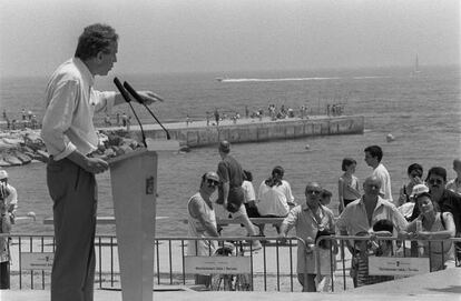 Raimon Obiols, a la festa de la Federaci&oacute; de Barcelona del PSC a la platja del Bogatell, el 1996