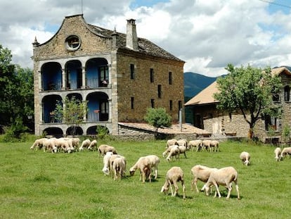 Casa Arana, en Albella, un pueblo de tres habitantes en la ribera del río Ara, valle de Ordesa (Huesca)