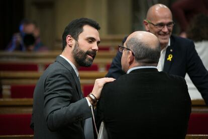 Jordi Torrent tras el discurso del candidato a la presidencia de la Generalitat, Jordi Turull, en el Parlament el 22 de marzo. 