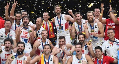 La selección española celebra junto al Rey el oro en el Eurobasket.