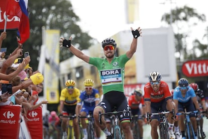 Peter Sagan se impone en la quinta etapa del Tour con llegada en Quimper.