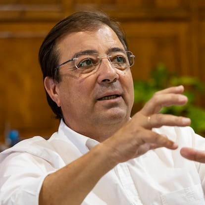 Guillermo Fernández Vara, durante la entrevista en la sede de presidencia de la Junta de Extremadura.
