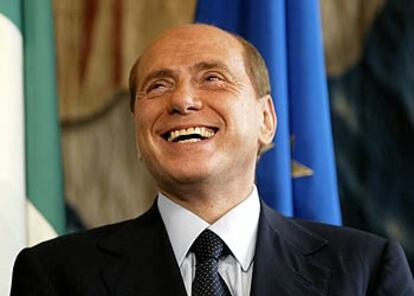 El primer ministro italiano, Silvio Berlusconi, se mostró así de feliz en el día de su cumpleaños.