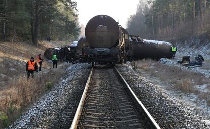 Accidente de un tren de mercancías que descarriló cerca de Wezowka (Polonia).