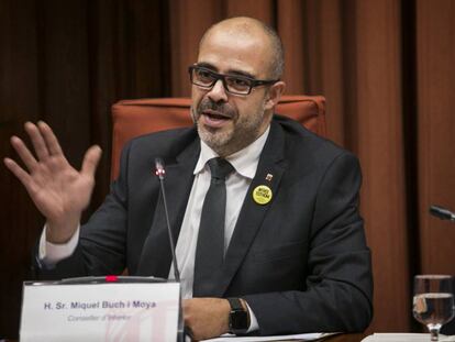 El consejero del Interior, Miquel Buch, en su comparecencia en el Parlament. 