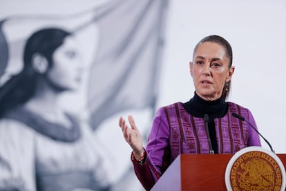 Claudia Sheinbaum habla durante la rueda de prensa matutina, este jueves en Palacio Nacional.