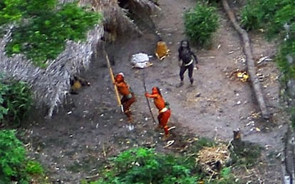 Povo isolado da Amazônia.