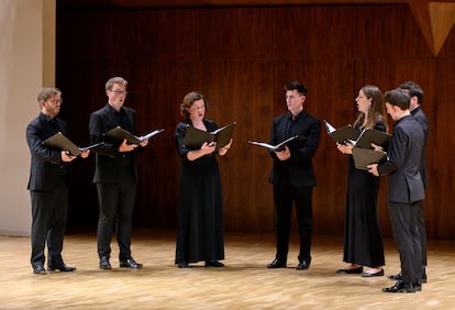 Stile Antico durante la interpretación de 'O mors inevitabilis', un motete fúnebre de Hyeronimus Vinders en memoria de Josquin des Prez.