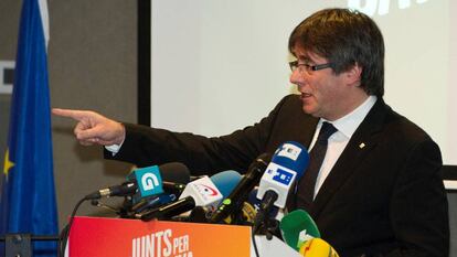 Carles Puigdemont durante la presentaci&oacute;n de su candidatura a las elecciones del 21-D en Brujas.