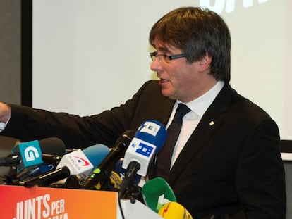 Carles Puigdemont durante la presentaci&oacute;n de su candidatura a las elecciones del 21-D en Brujas.