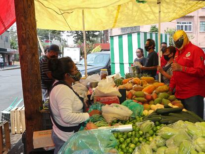 Un puesto de verduras en Ciudad de México, este abril.