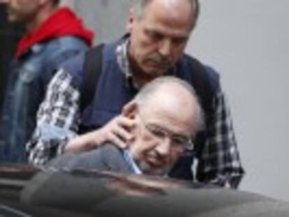 Agents de l Agència Tributària escorcollen el seu domicili després de saber-se que l ex-vicepresident del Govern espanyol es va acollir a l amnistia fiscal aprovada per l Executiu de Mariano Rajoy el 2012
