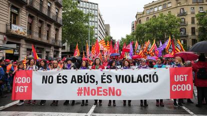 Pancarta contra la sentencia de La Manada en la manifestación del 1 de Mayo en Barcelona.