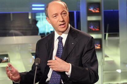 Laurent Fabius, líder socialista del <i>no,</i> durante su comparecencia de ayer en la televisión francesa.