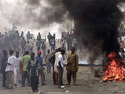 Una barricada montada por los manifestantes en las calles de la capital nigeriana.